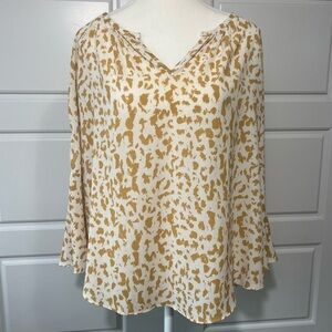 Jennifer Lopez White Tan Animal Print‎ Blouse Cutout Sleeve V-Neck Long Sleeve